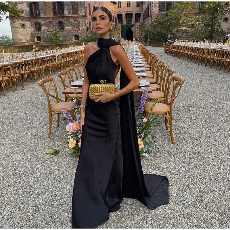 Elegancka Sukienka Maxi z Wiązaniem na Szyi i Odkrytymi Plecami