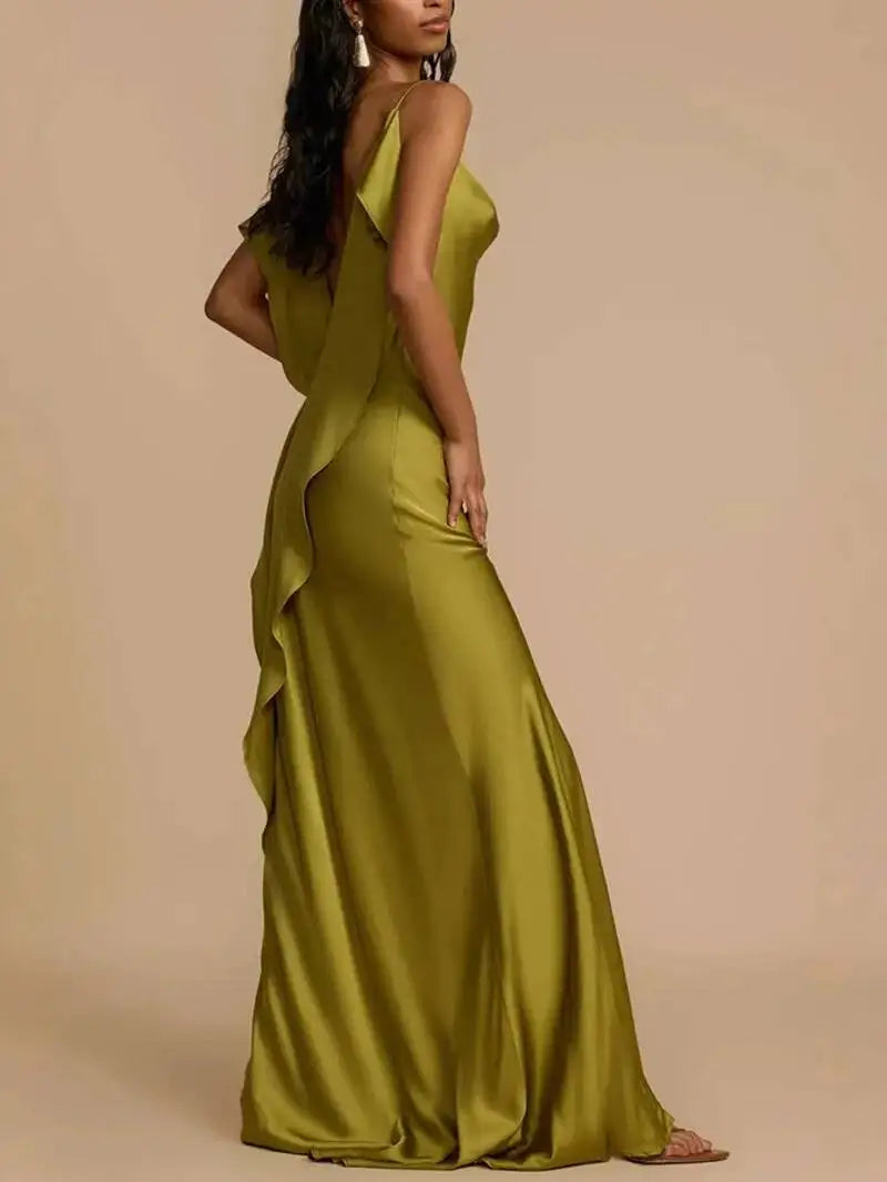 Elegancka Satynowa Sukienka Maxi z Rozcięciem i Odkrytymi Plecami