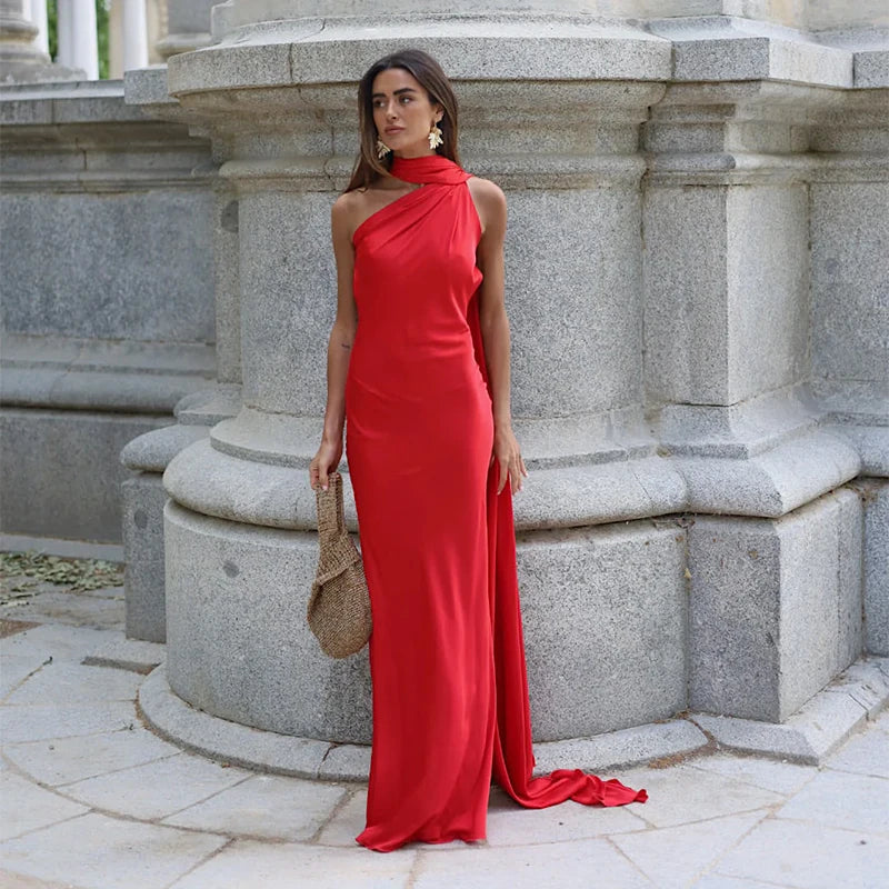 Elegancka Sukienka Maxi z Wiązaniem na Szyi i Odkrytymi Plecami
