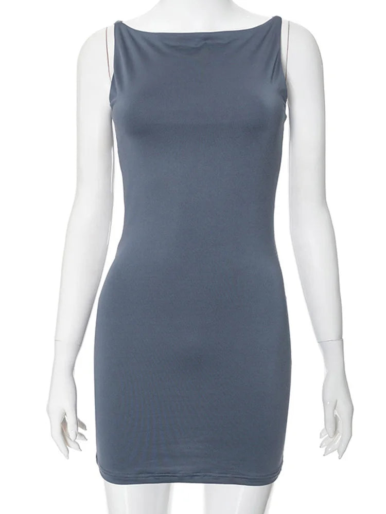 Elegancka Sukienka Mini Bez Rękawów – Dopasowany Fason