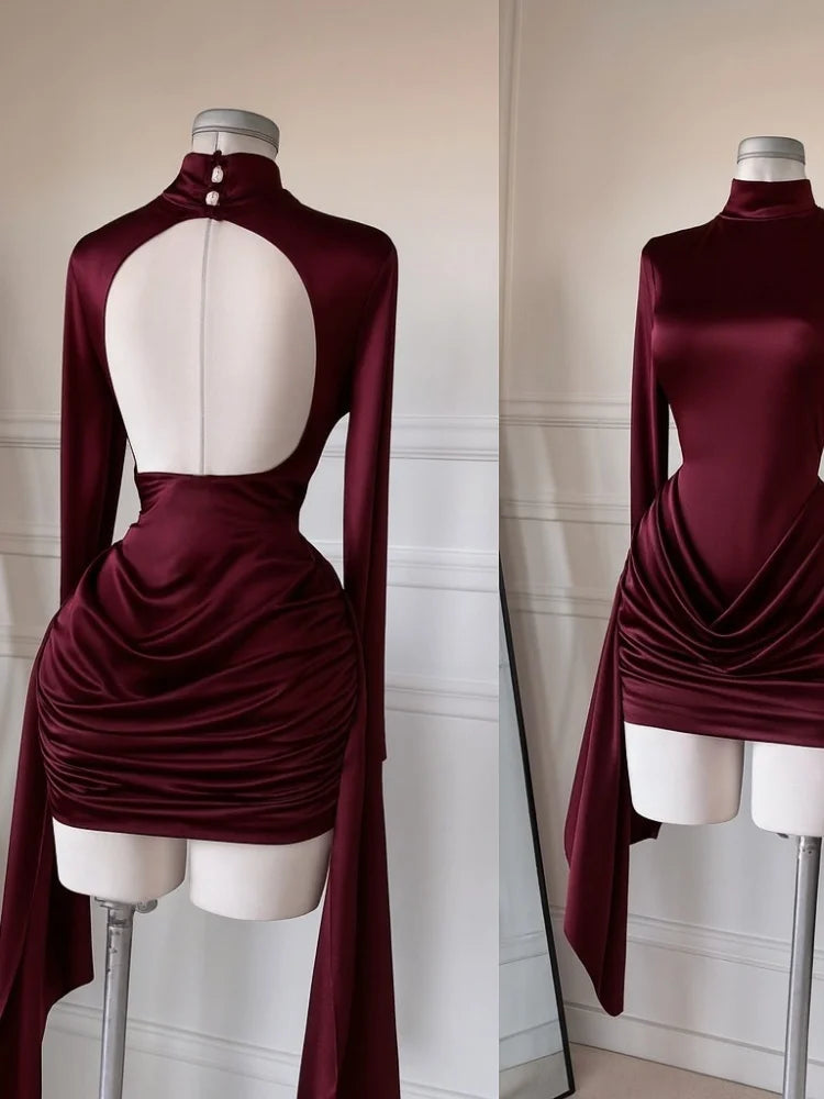 Elegancka Sukienka Mini z Długim Rękawem i Odkrytymi Plecami