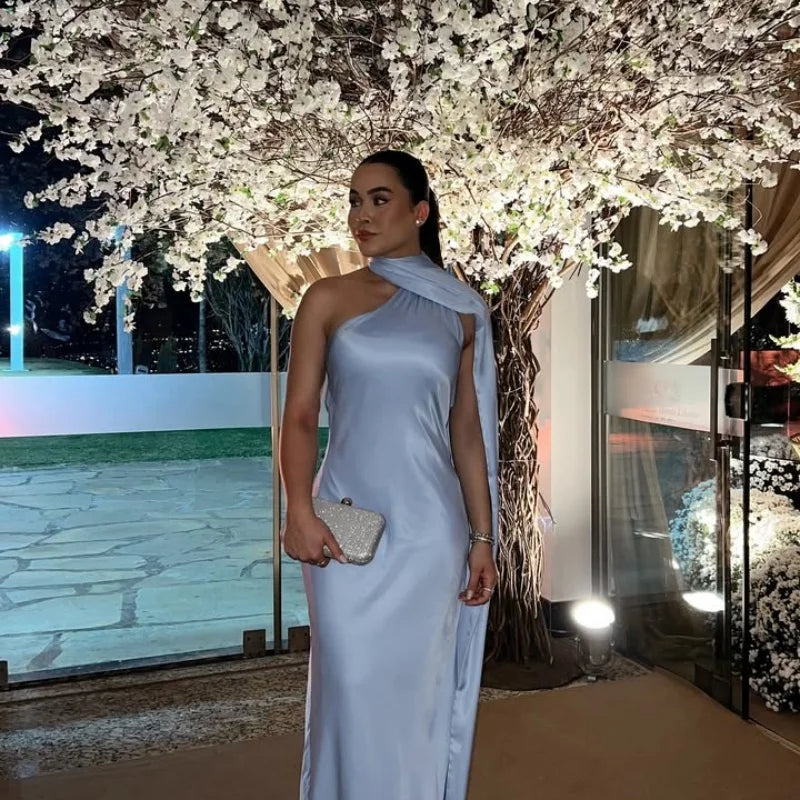 Elegancka Sukienka Maxi z Wiązaniem na Szyi i Odkrytymi Plecami