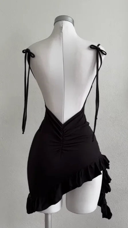Elegancka Sukienka Midi z Odkrytymi Plecami i Wiązaniem