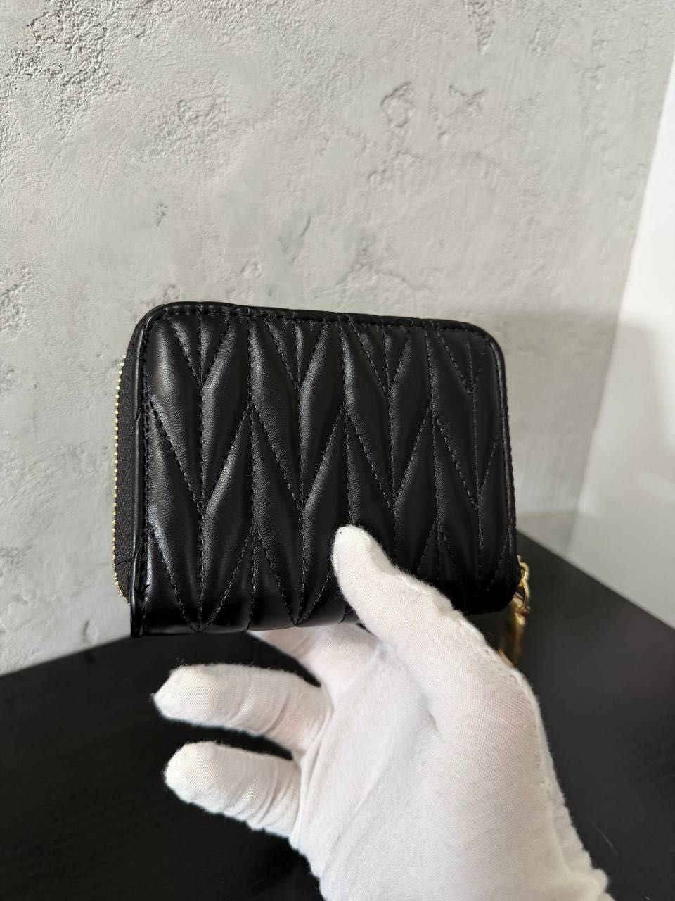 Elegancki i stylowy portfel Miu Miu