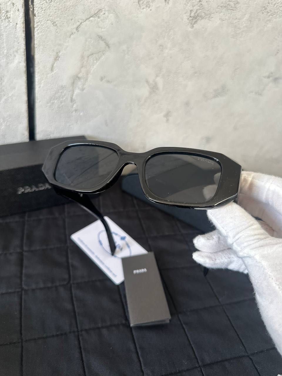 Okulary przeciwsłoneczne Prada czarne nowe