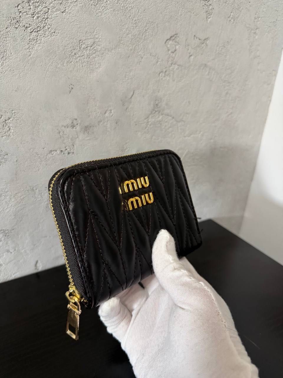 Elegancki i stylowy portfel Miu Miu