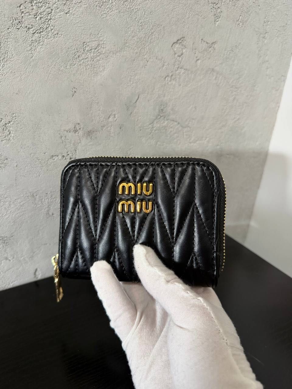 Elegancki i stylowy portfel Miu Miu