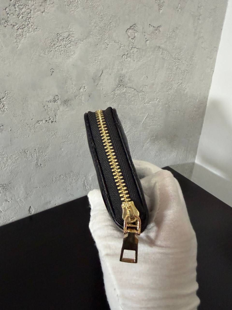 Elegancki i stylowy portfel Miu Miu