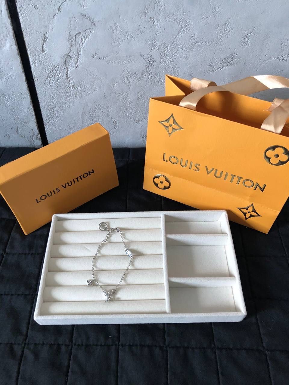 Modna bransoletka damska w zestawie prezentowym nowa