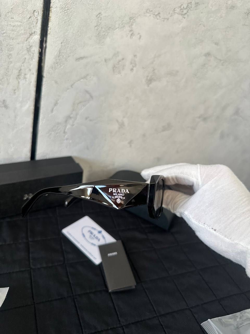 Okulary przeciwsłoneczne Prada czarne nowe