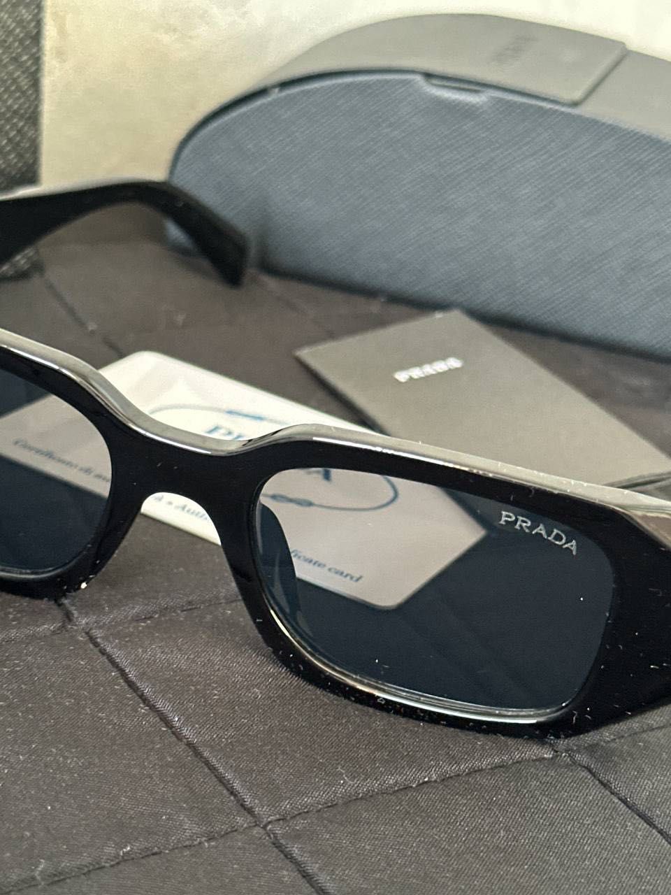 Okulary przeciwsłoneczne Prada czarne nowe